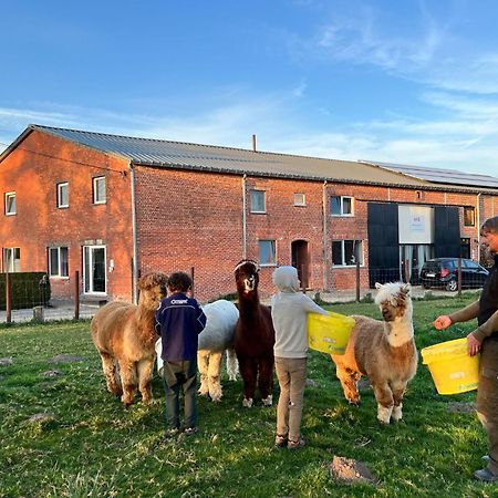 De Smishoeve Met Kinderpret, Dieren En Wellness Heers Exterior photo