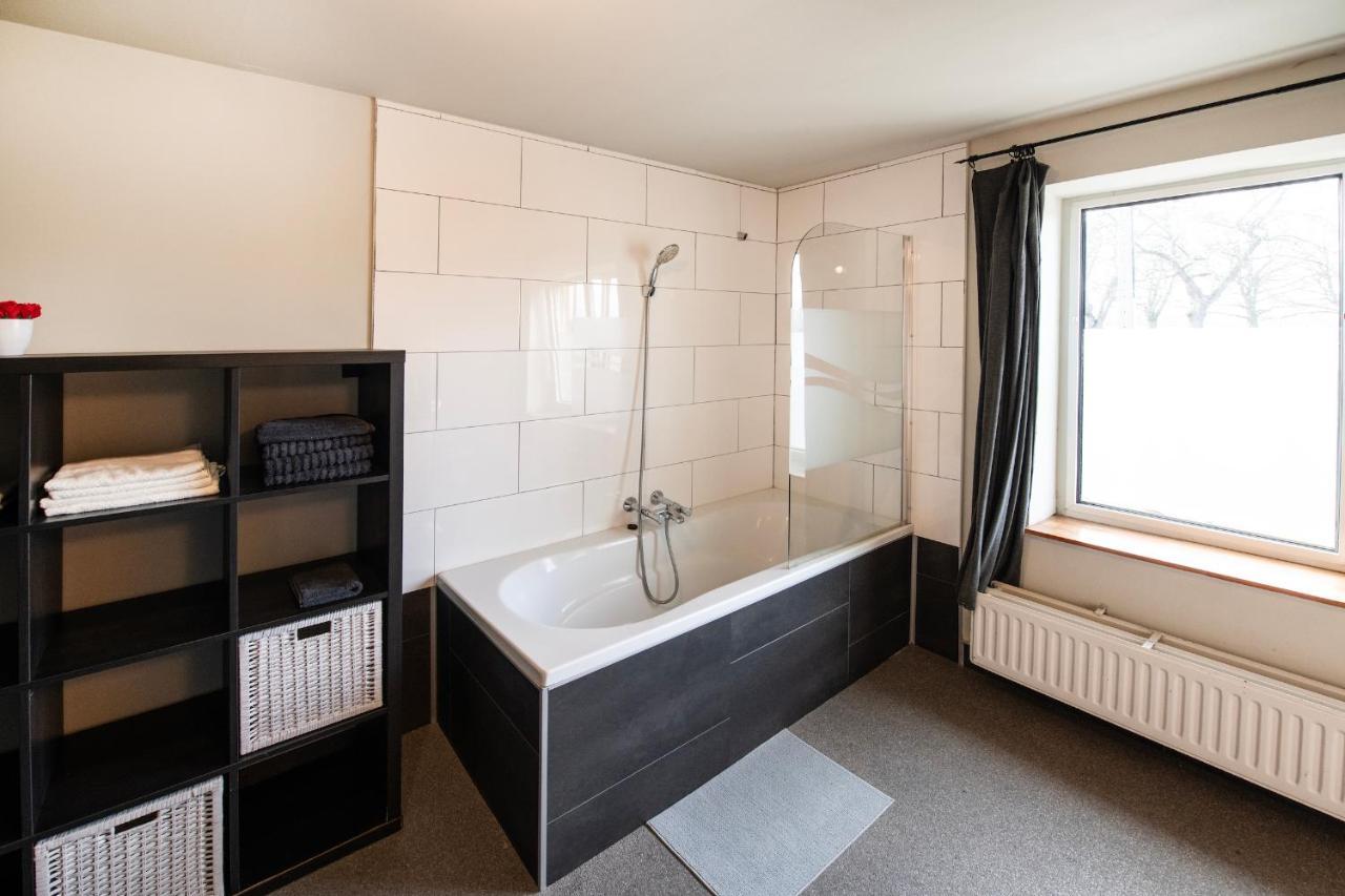 De Smishoeve Met Kinderpret, Dieren En Wellness Heers Exterior photo