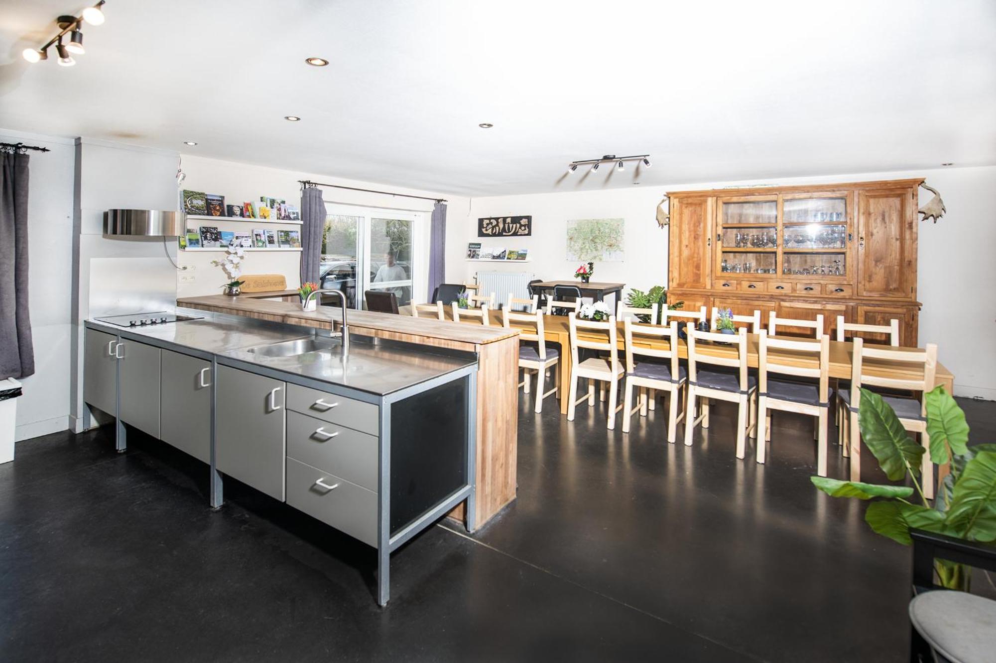 De Smishoeve Met Kinderpret, Dieren En Wellness Heers Exterior photo