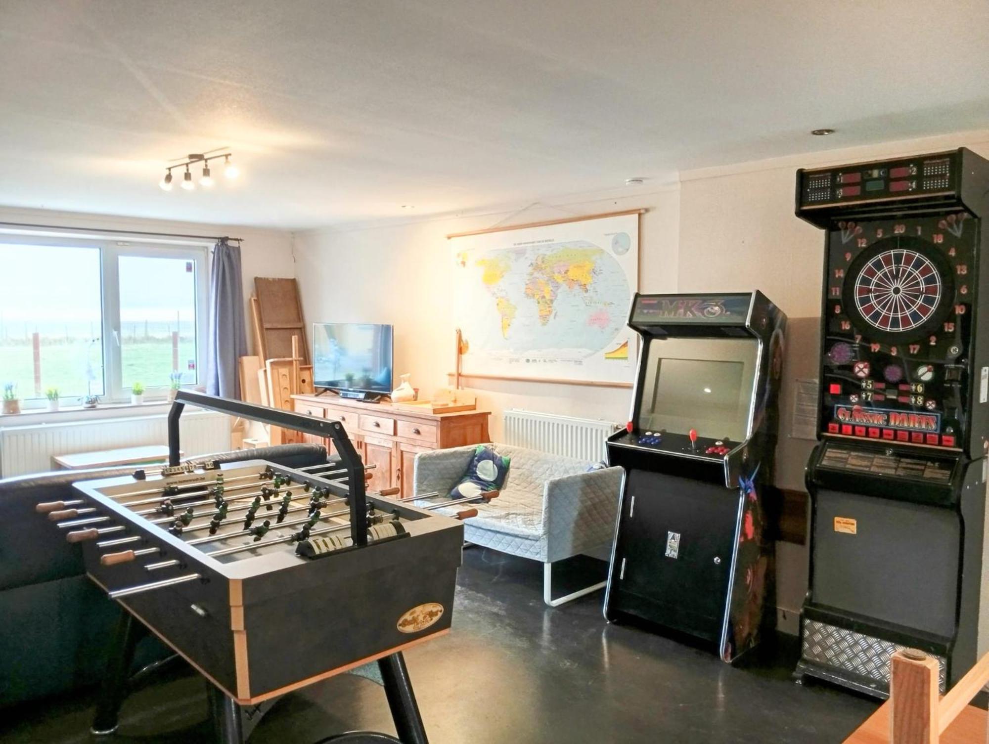De Smishoeve Met Kinderpret, Dieren En Wellness Heers Exterior photo