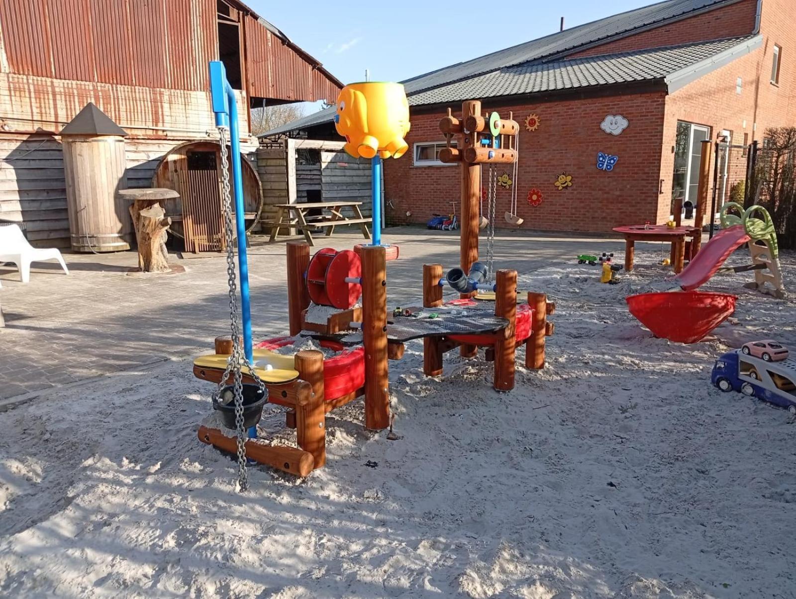 De Smishoeve Met Kinderpret, Dieren En Wellness Heers Exterior photo