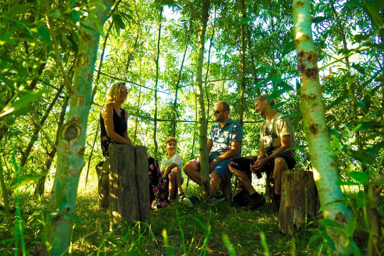De Smishoeve Met Kinderpret, Dieren En Wellness Heers Exterior photo